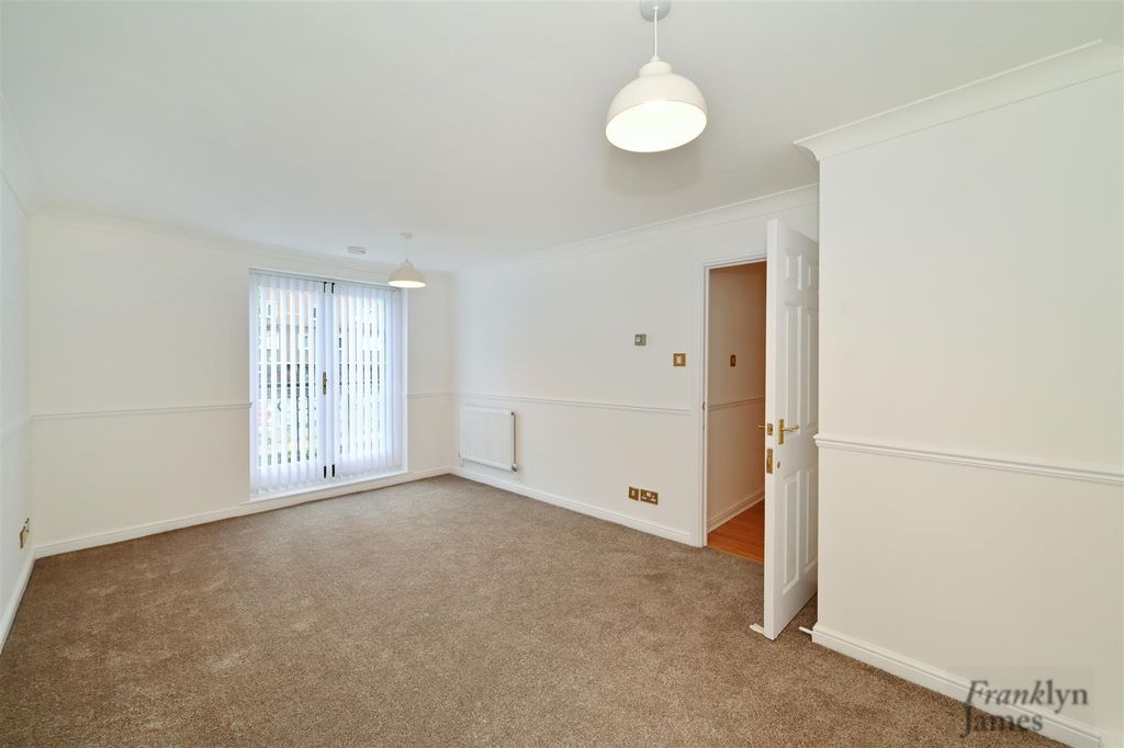 Property photo 2 of 11 Island-Row (1).Jpg