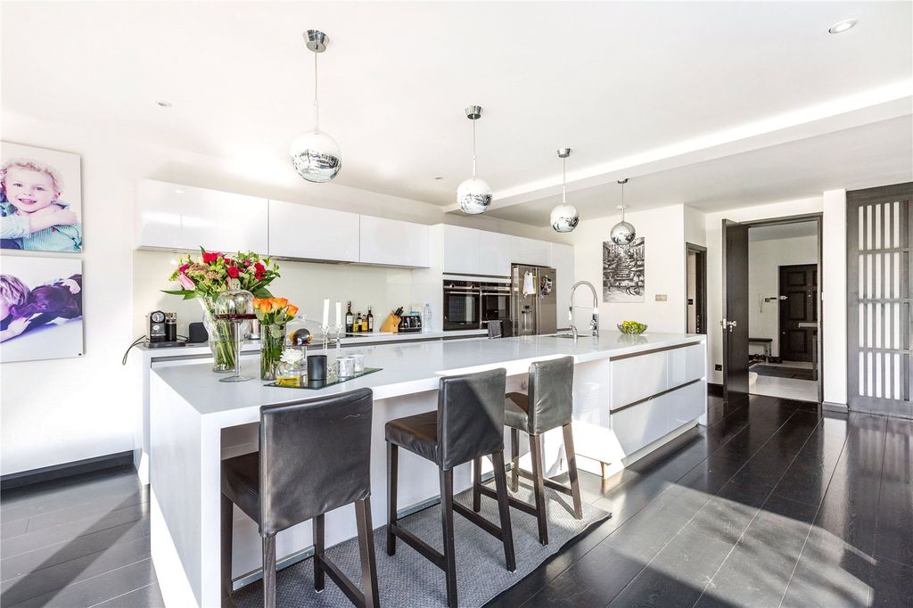 Property photo 2 of 28 Kitchen