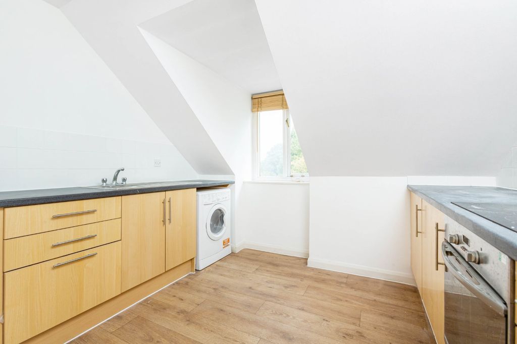 Property photo 3 of 9 Kitchen