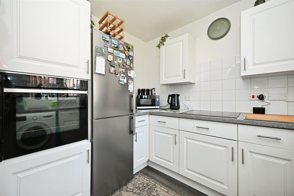 Property photo 3 of 20 Kitchen