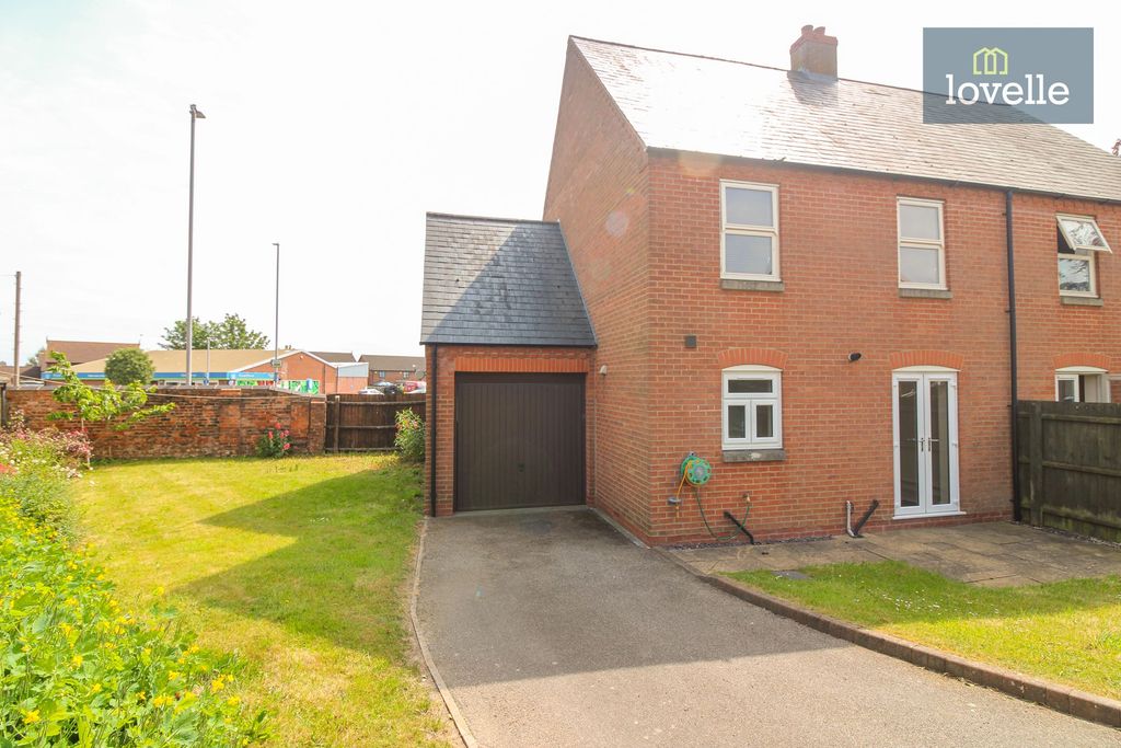 Property photo 2 of 19
