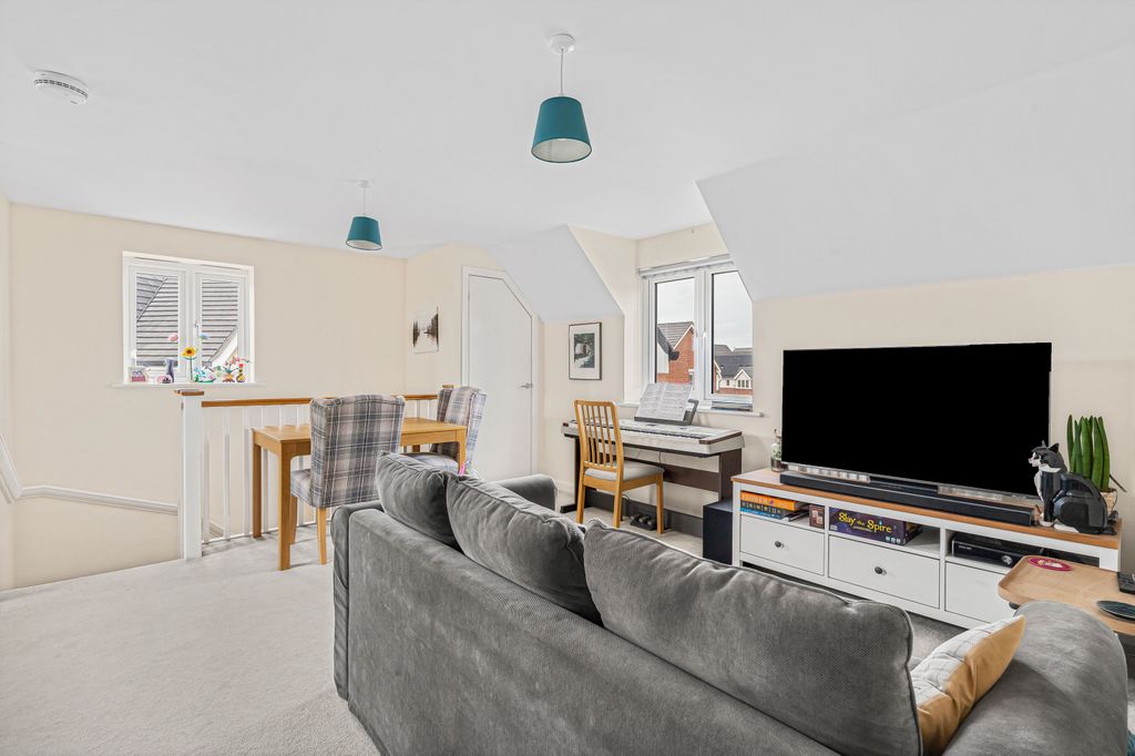Property photo 2 of 12 8_91009