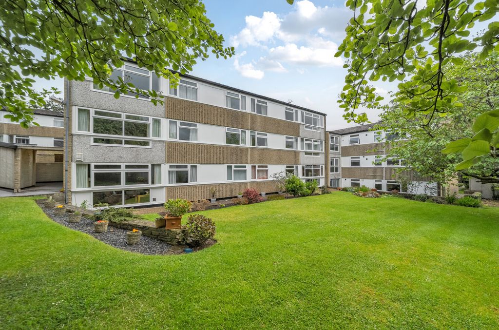 Property photo 1 of 16 1470097-17-6A2946...