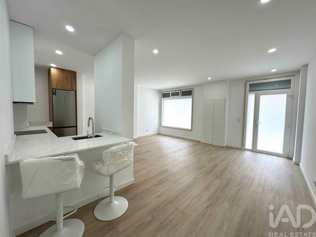 Property photo 2 of 40