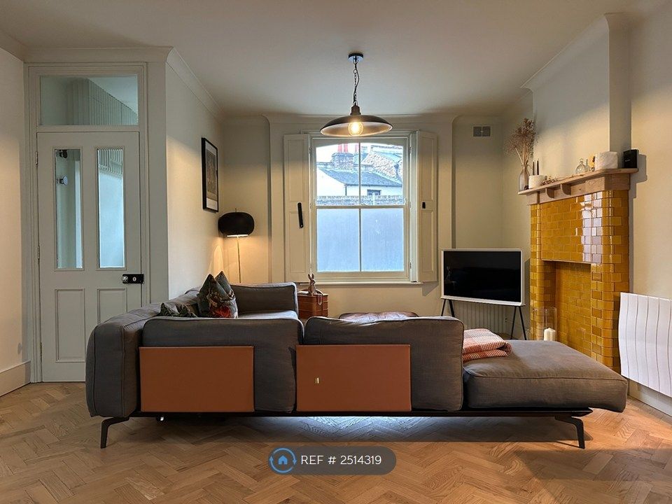 Property photo 3 of 16 Living Room