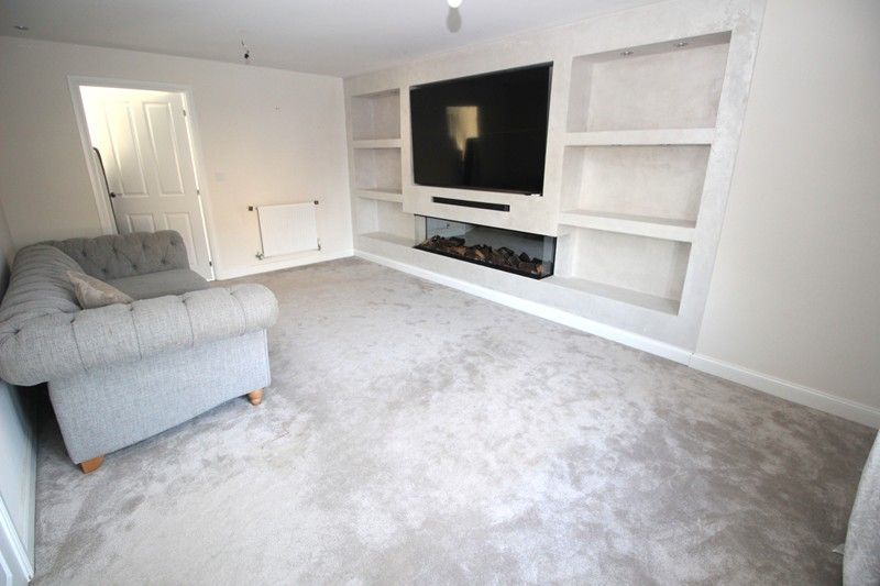 Property photo 3 of 18 Lounge.