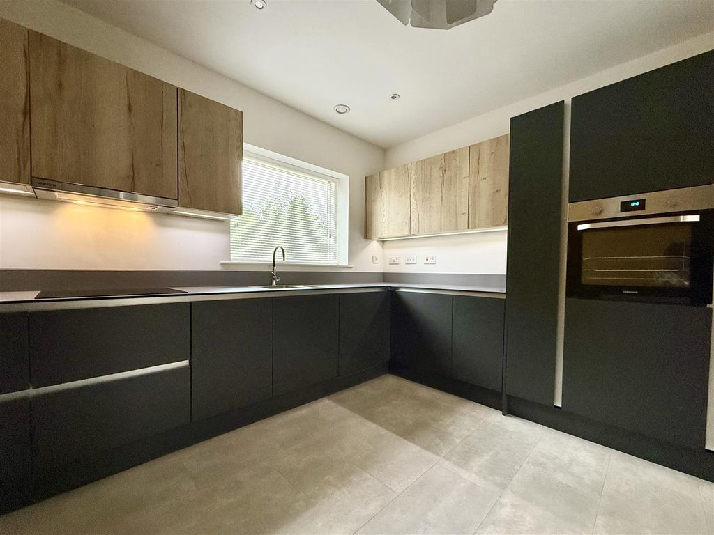 Property photo 2 of 25