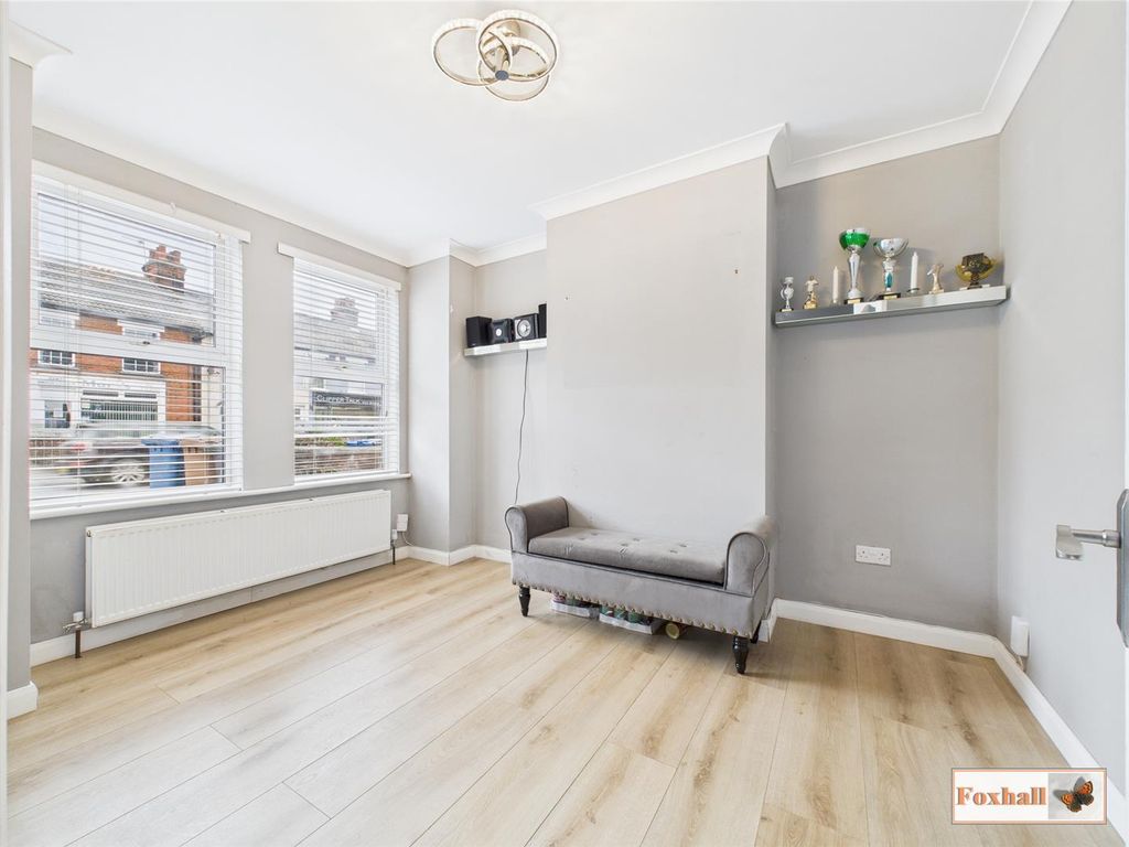 Property photo 3 of 16 Lounge