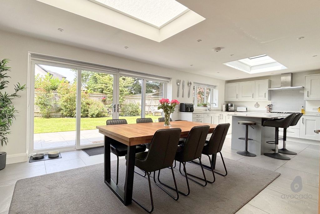 Property photo 2 of 25 5208854