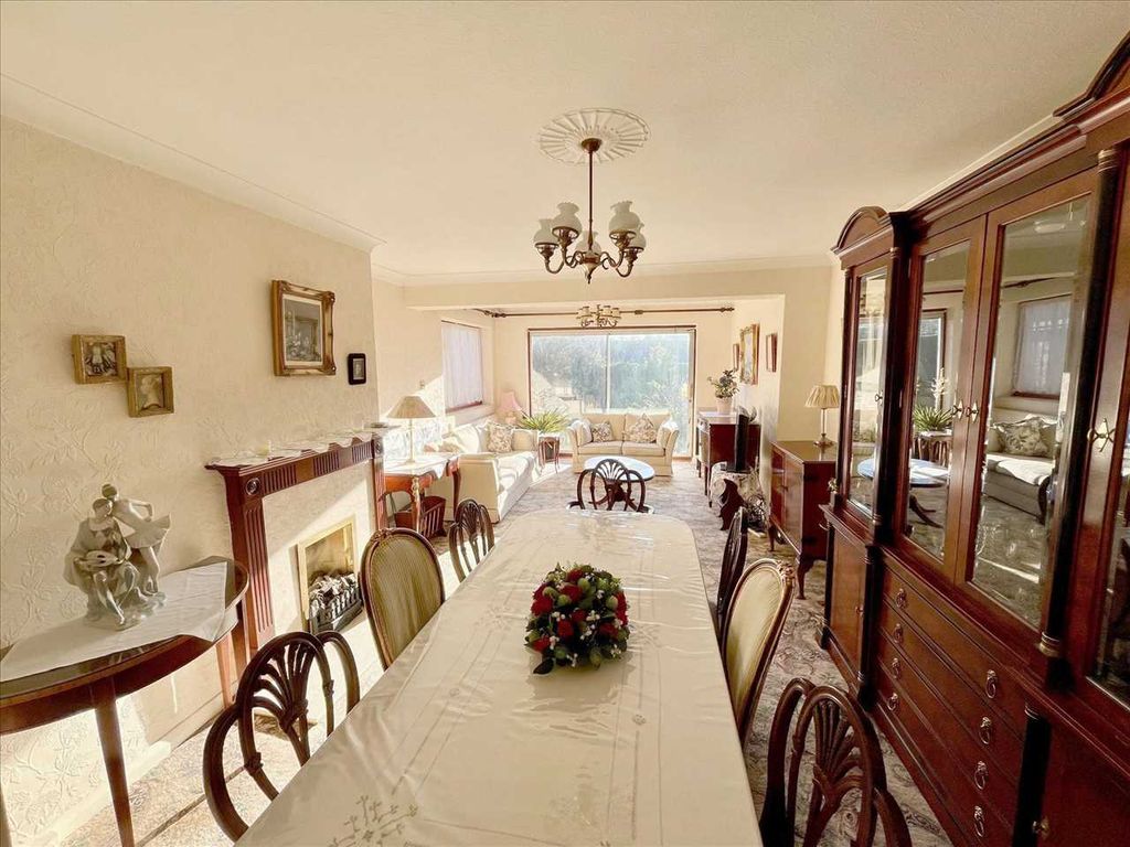 Property photo 2 of 8 Lounge/Dining Room
