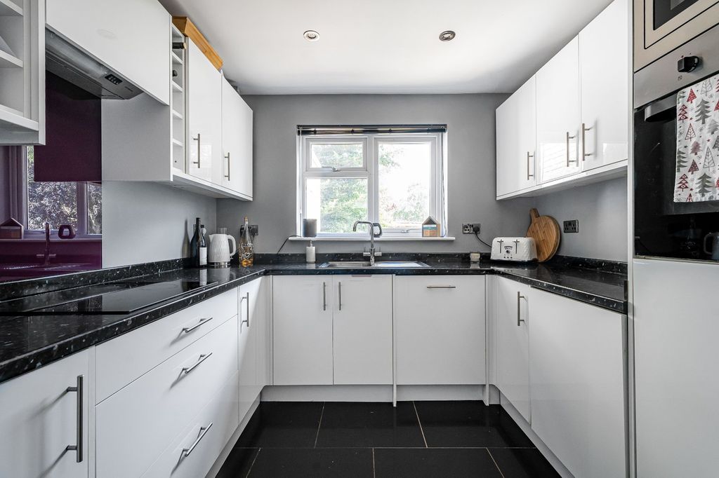 Property photo 3 of 13 Picture No. 37
