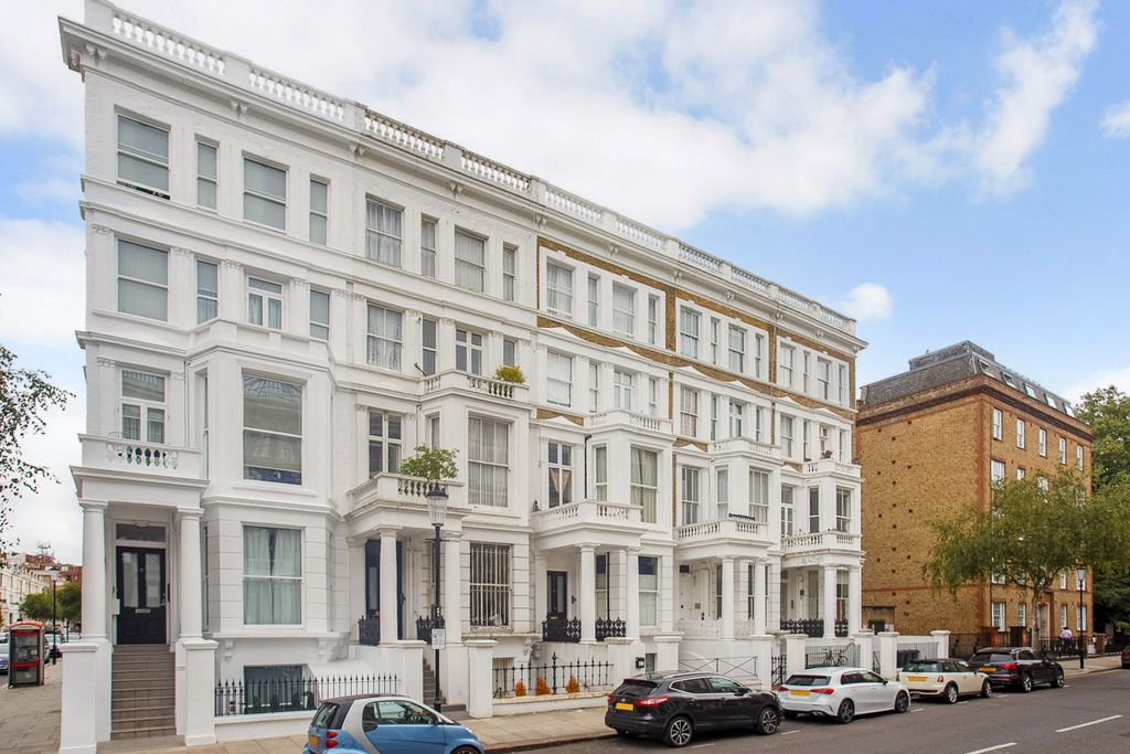 Property photo 2 of 8 External