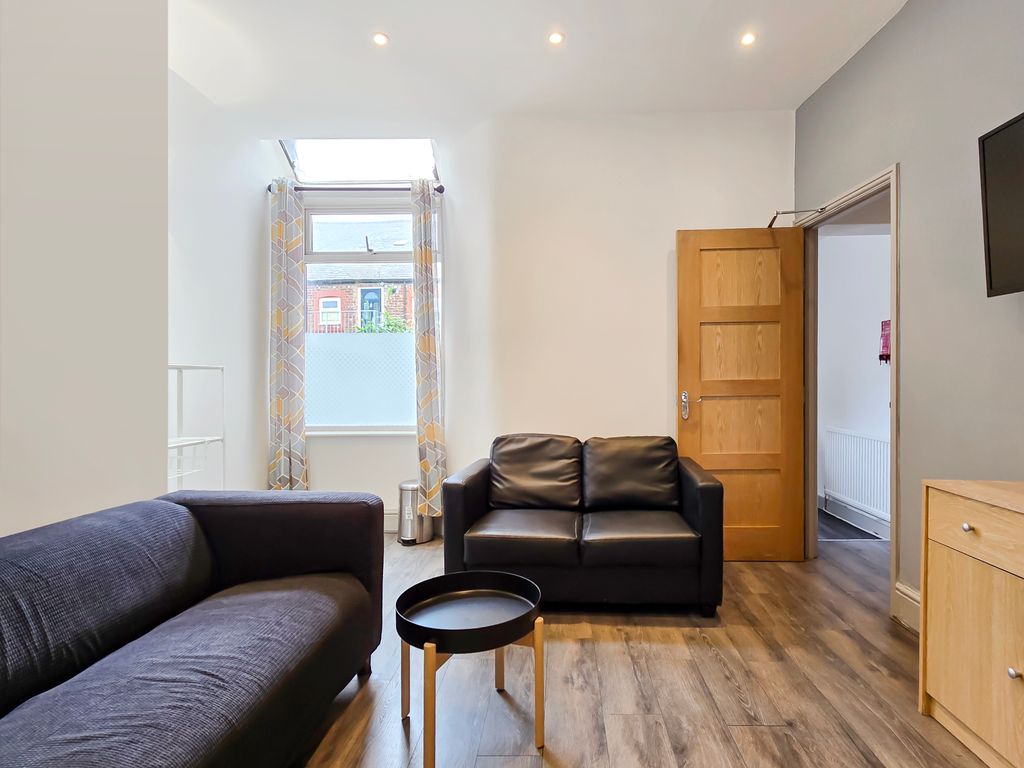 Property photo 2 of 31