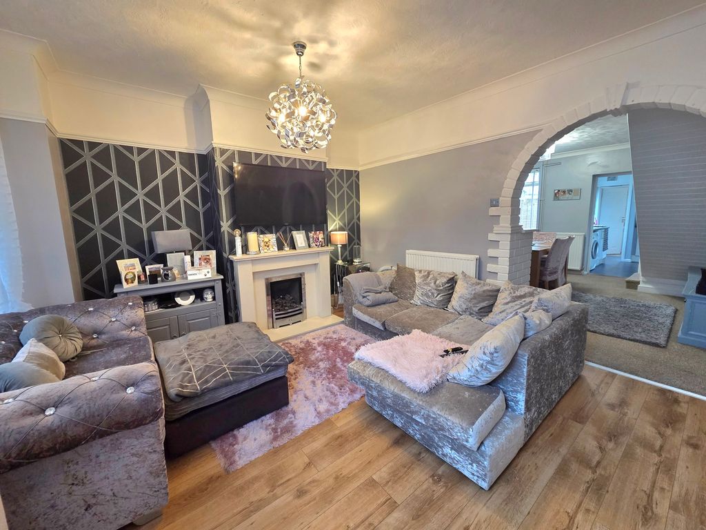 Property photo 2 of 12 Image