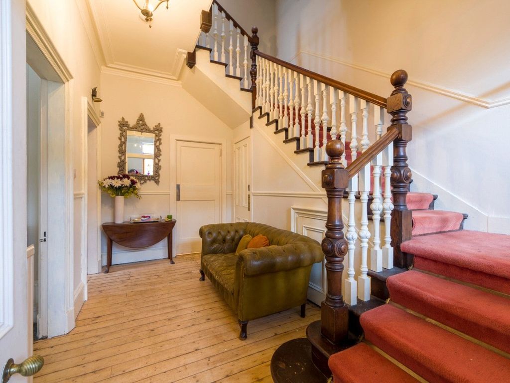 Property photo 3 of 12 Hallway