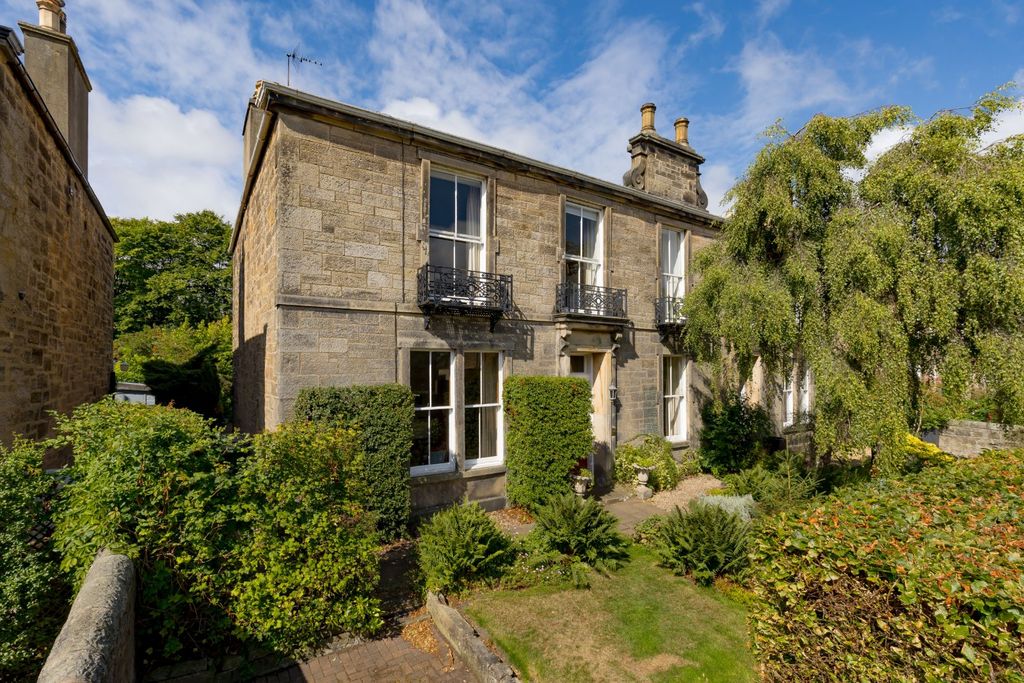 Property photo 2 of 20 Front