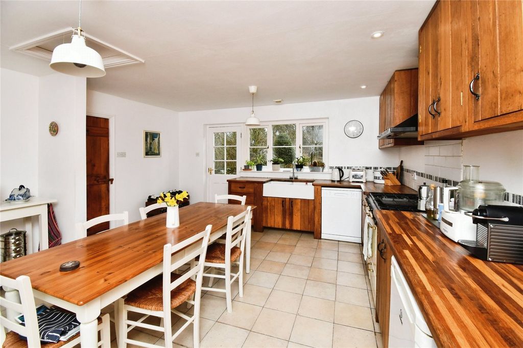 Property photo 2 of 30 Picture No. 10