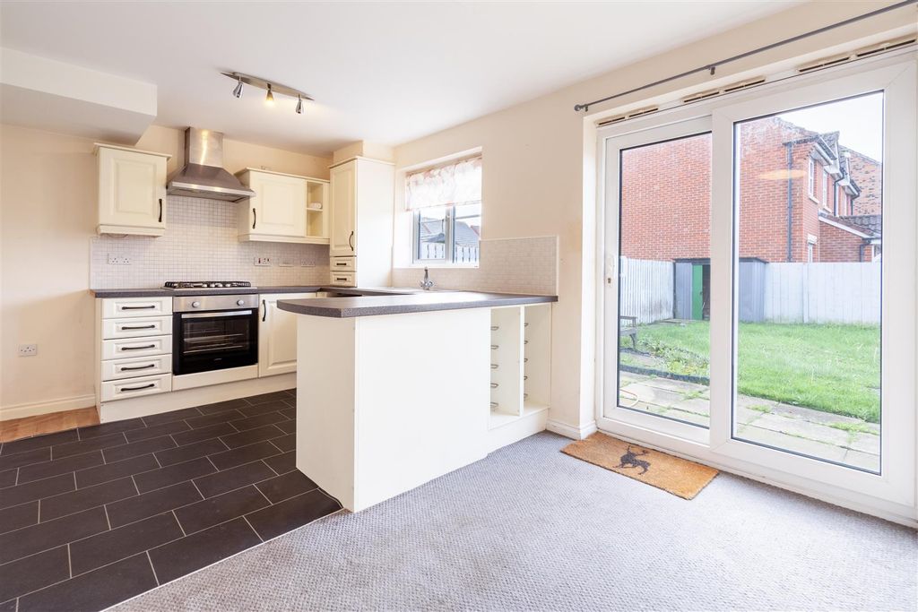 Property photo 3 of 9 Kitchen Diner