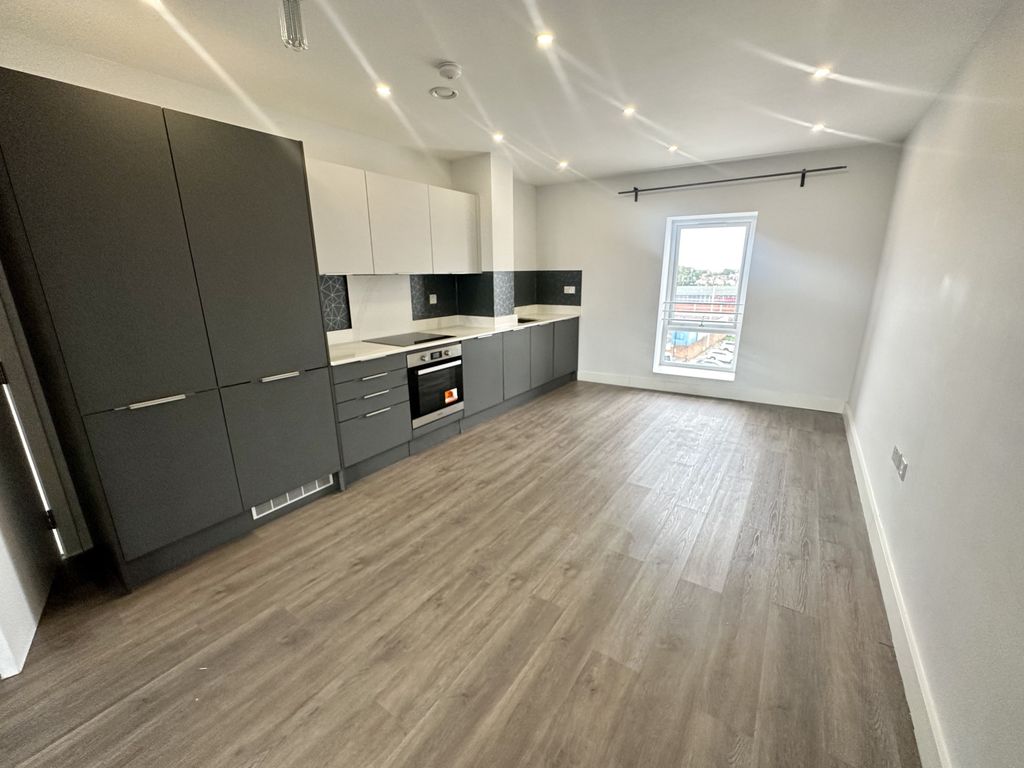 Property photo 3 of 8