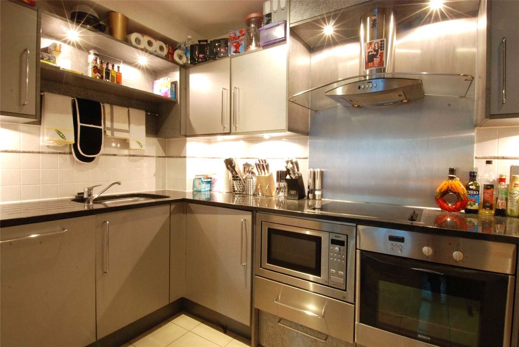 Property photo 3 of 8 Kitchen