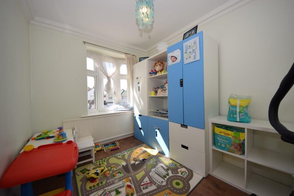 Property photo 3 of 8 Lord Avenue 33 (13)