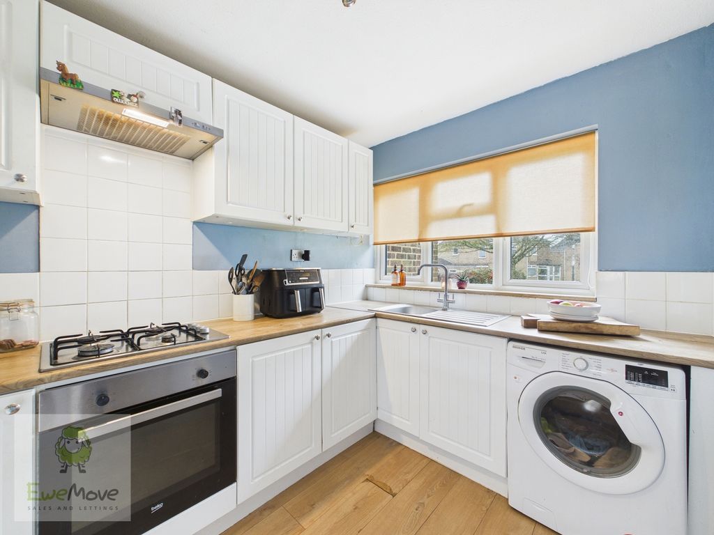 Property photo 3 of 16 Kitchen