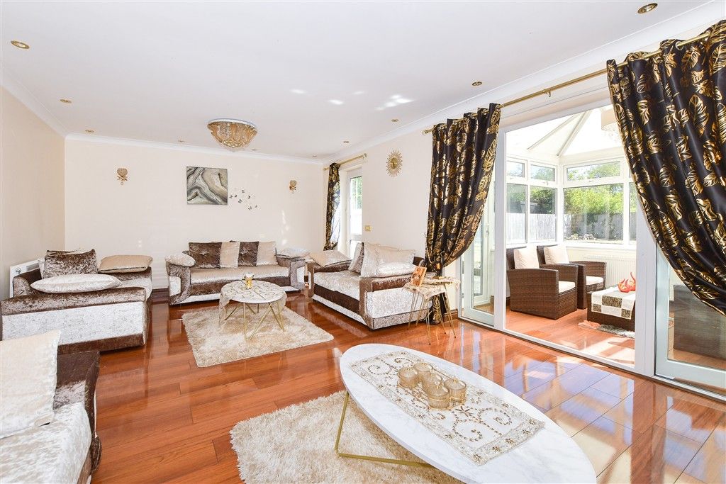 Property photo 2 of 14 Lounge