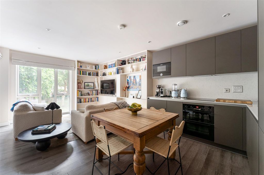 Property photo 2 of 47 Bevenden Street, N1