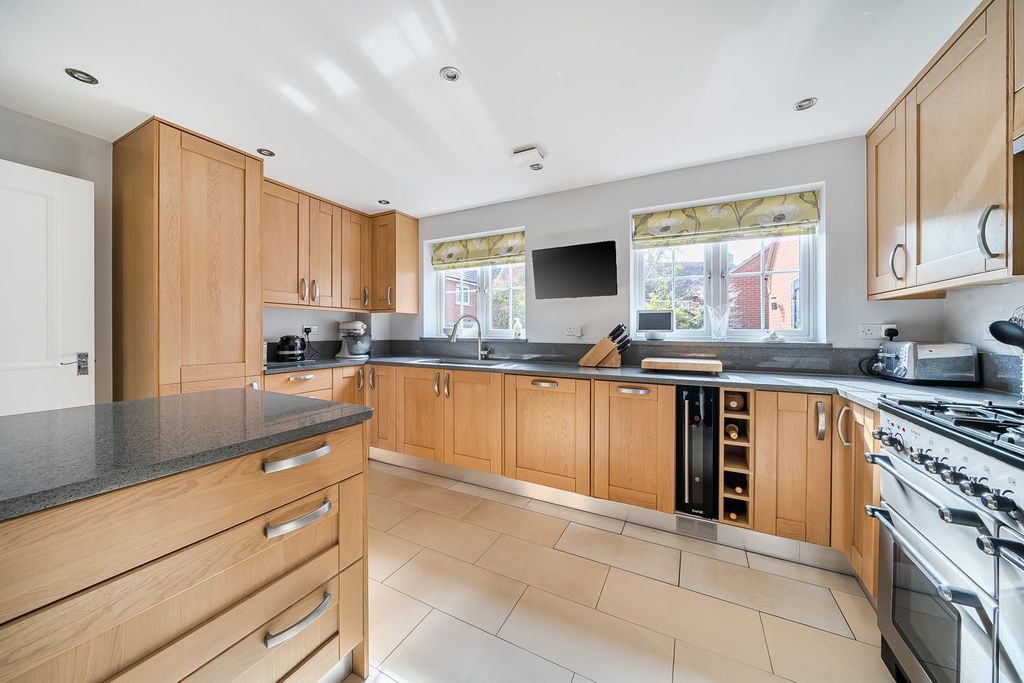 Property photo 3 of 25