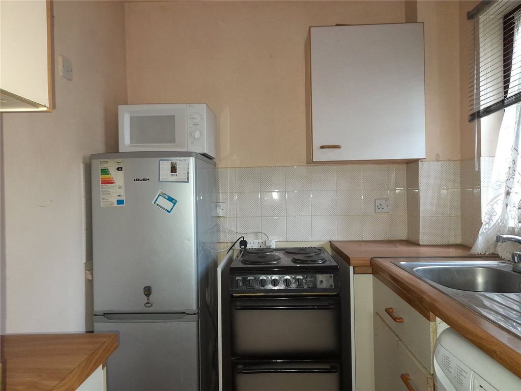 Property photo 3 of 7 Kitchen