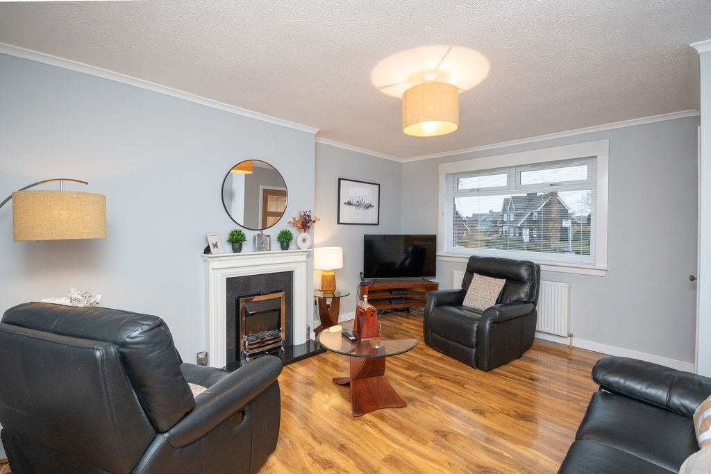 Property photo 2 of 15 Lounge