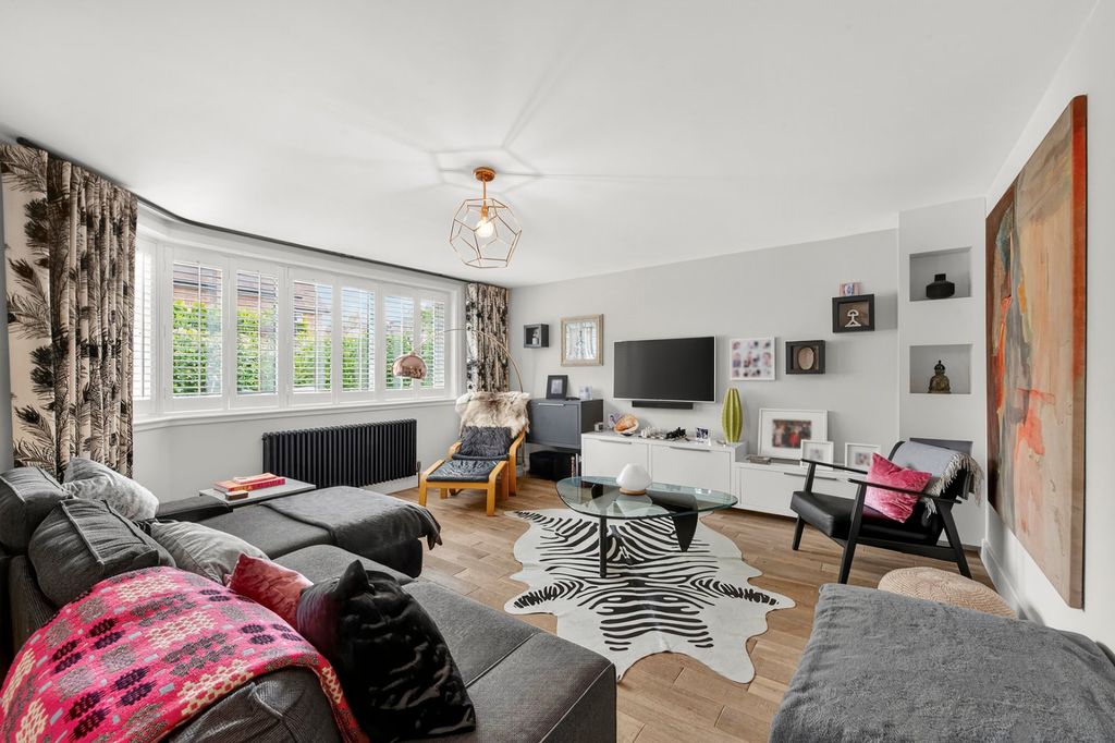 Property photo 3 of 27