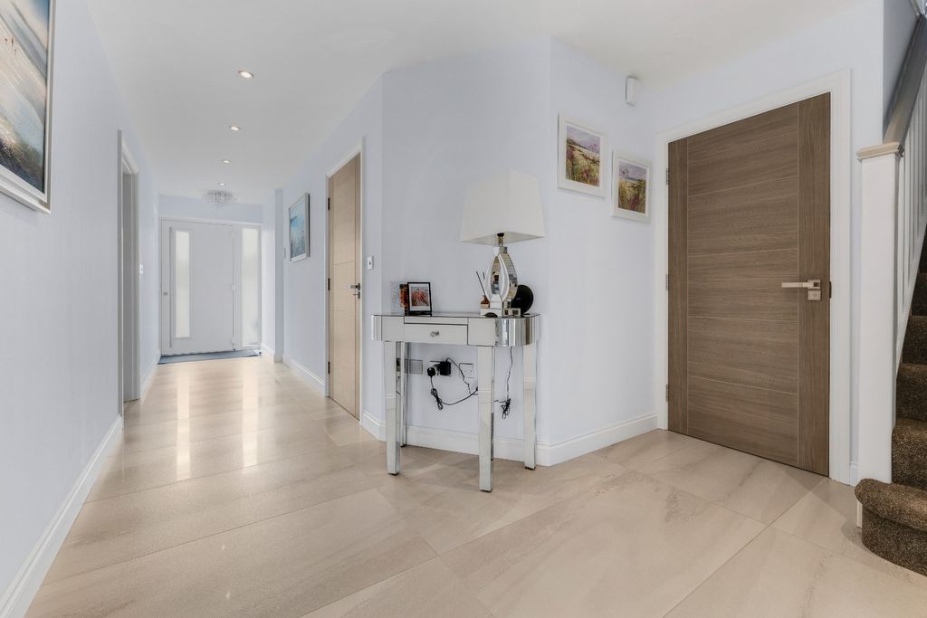 Property photo 3 of 48 4840876