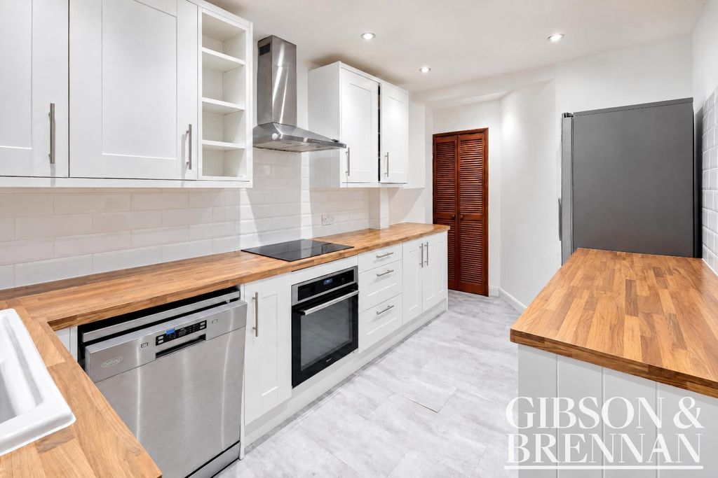 Property photo 2 of 31 5906341