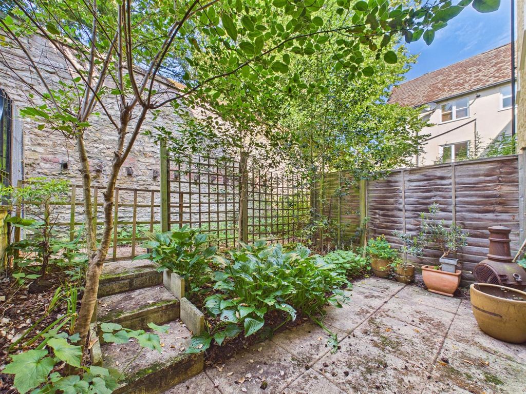 Property photo 3 of 13 Courtyard Garden