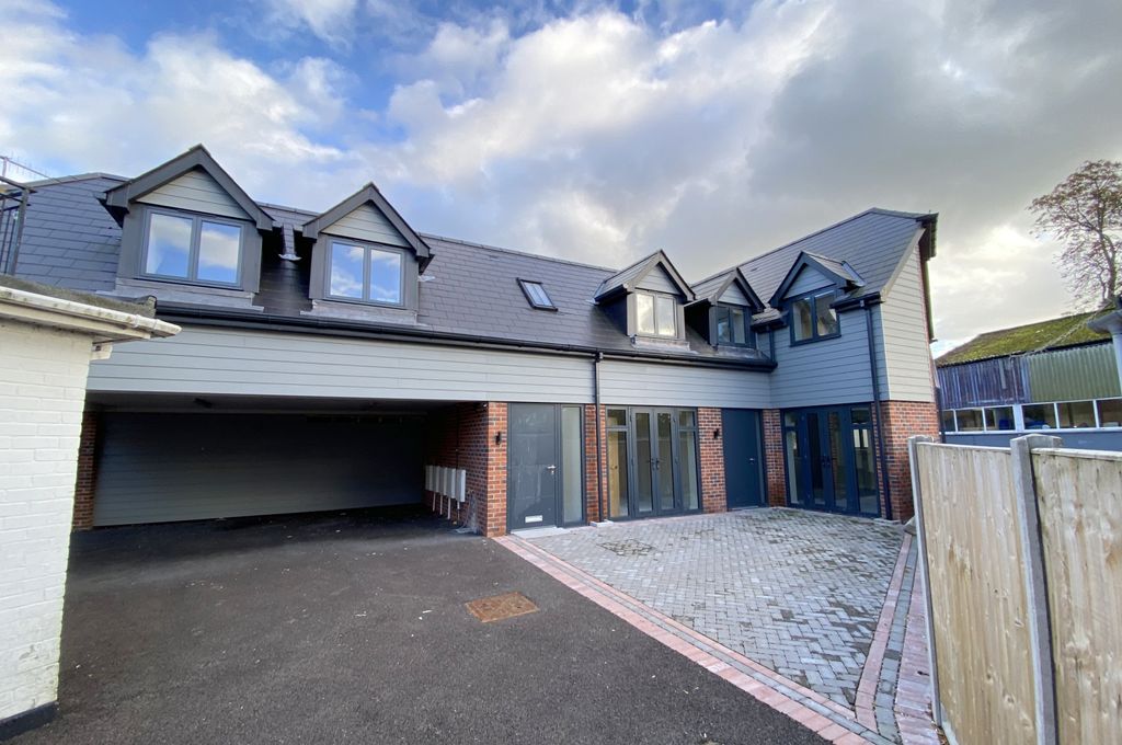 Property photo 1 of 14 West Street Townhouse