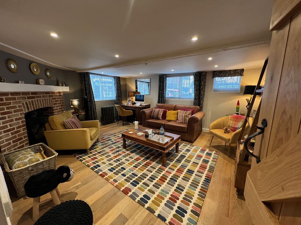 Property photo 2 of 11 Photo 8