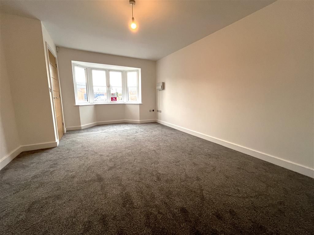 Property photo 3 of 10 Living Room