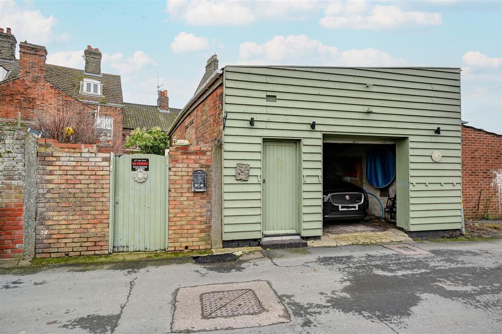 Property photo 2 of 20 Garage.Jpg