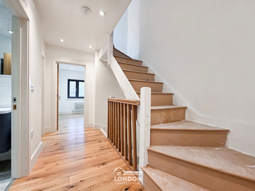 Property photo 2 of 26