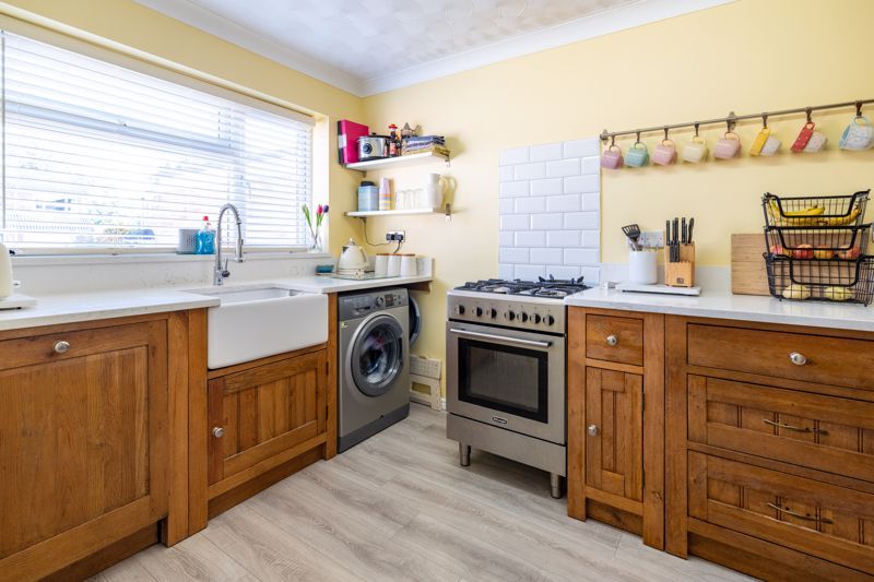 Property photo 3 of 18 Kitchen