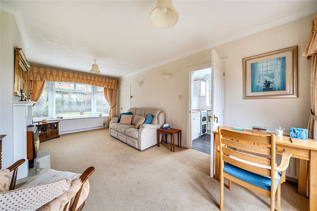 Property photo 2 of 18 Lounge