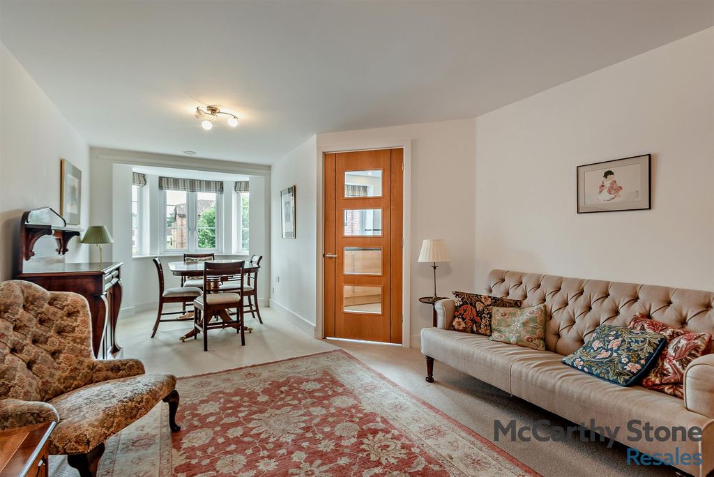 Property photo 3 of 20 8654293-Interior09-800.Jpg