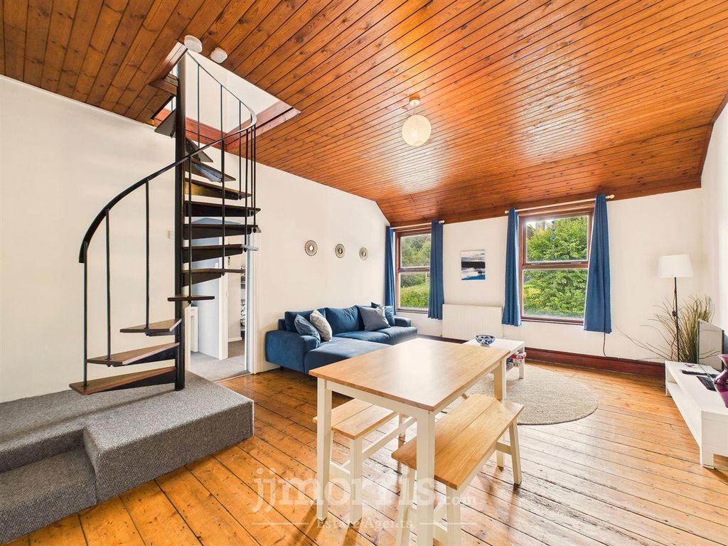 Property photo 2 of 30 Living Room