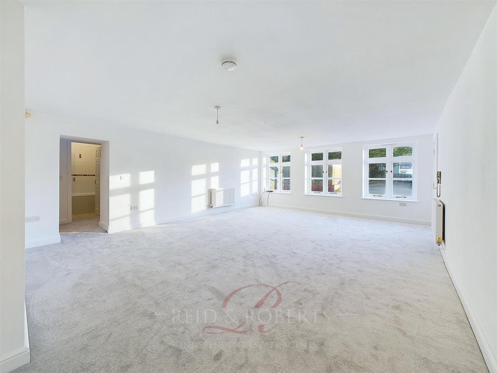 Property photo 3 of 25 Cam03999G0-Pr0068-Still002.Jpg