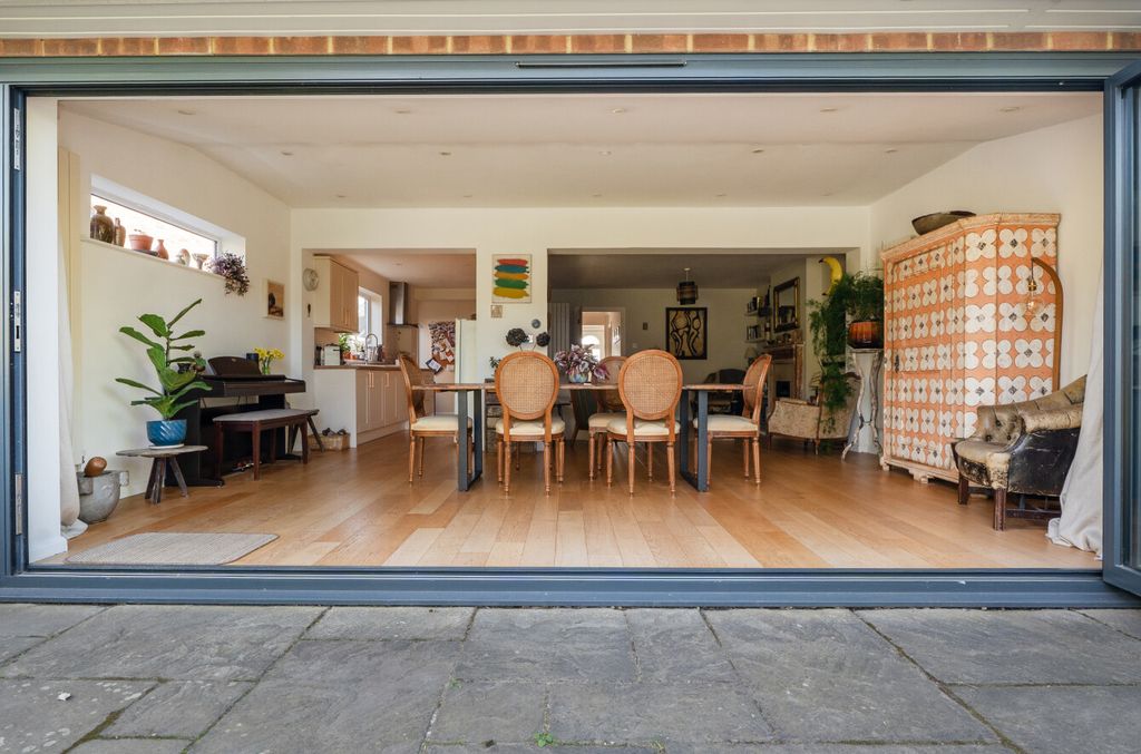 Property photo 2 of 17 1438952-12-69d566...