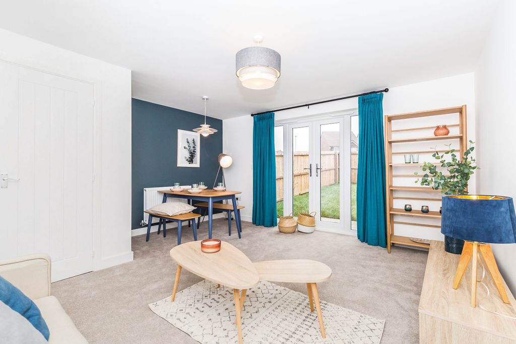 Property photo 3 of 6 Living Room