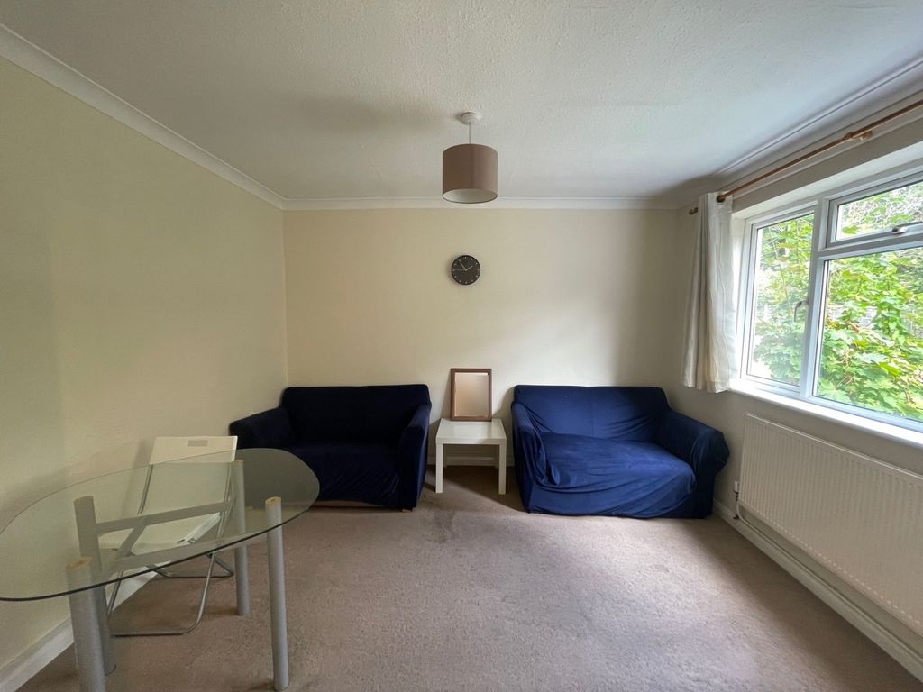 Property photo 2 of 9 Lounge