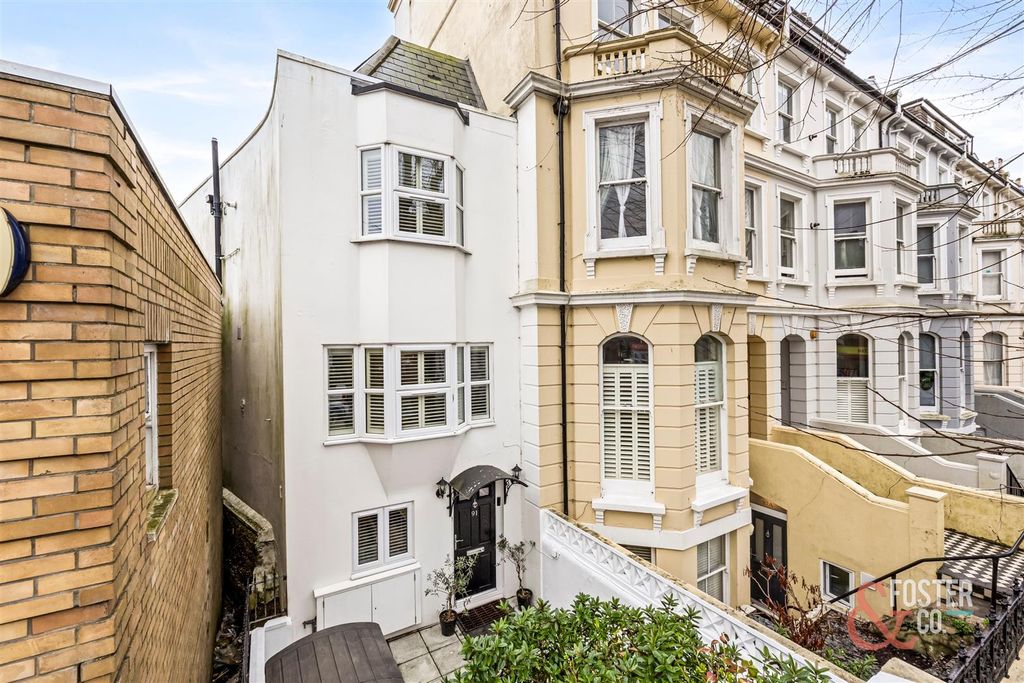 Property photo 1 of 34 St Aubyns, 91-031.Jpg