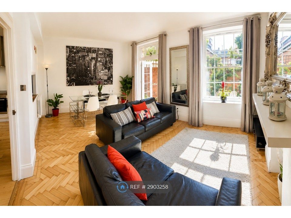 Property photo 2 of 27 Bright Lounge/Dining Garden View Double Glazing